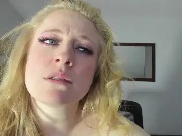 Bongacams Live Sex Cam of AliceC4t01