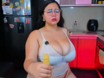 Bongacams Private Sex Chat of LunaaHatzel