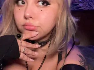 Myfreecams Watch Live Sex Cams of AliceMae_