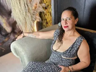 Streamate Live Sex Cam of Luna_Mature