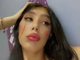 Streamate Sex Chat of NICOLSKINNY19