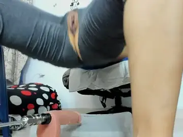 Stripchat Free Porn Cam of isa_loves_cum