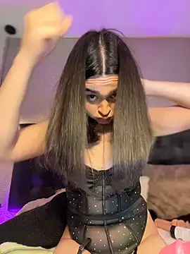 Stripchat Free Live Porn of MiahWindsor