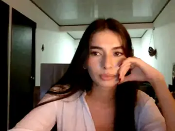Stripchat Live Sex Cam of Coralinee_01