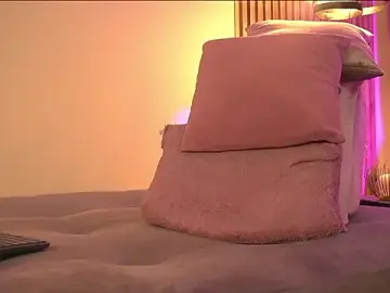 Stripchat Live Sex Cam of Chloe_Cherry21