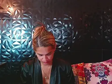 Stripchat Sex Cam of PINK__LOLA1