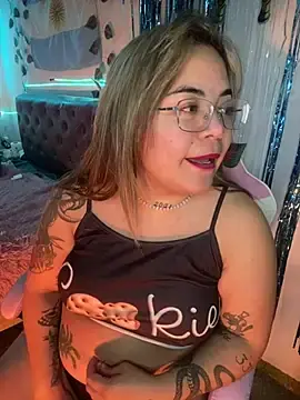 Stripchat Nude Webcam of Lindalatina2001