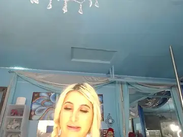 Stripchat Sex Cam of ADRIANNA_FOX