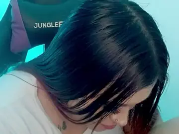 Stripchat Free Porn Cam of cata__gutierrez_