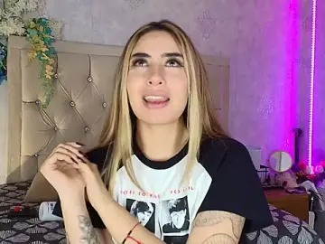 Stripchat Sex Cam of nini_love01