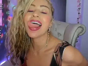 Stripchat Sex Cam of Isabelhot1
