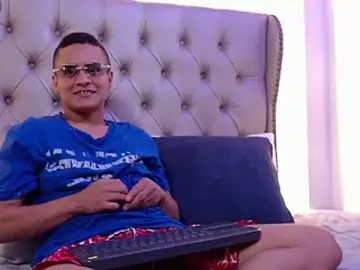 Stripchat Live Sex Cam of Liiamthompson