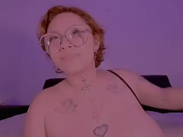 Stripchat Live Sex Cam of Lilmuh_