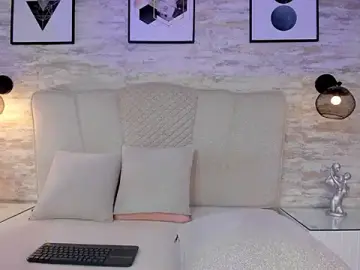 Stripchat Nude Webcam of Little_vel