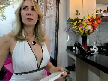 Stripchat Sex Cam of ashleymilf_1