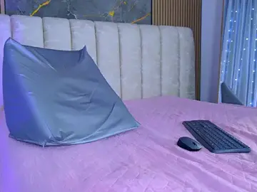 Stripchat Live Sex Cam of mia_scot