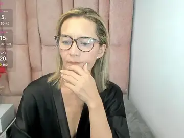 Stripchat Watch Live Sex Cams of Issa_Milf__
