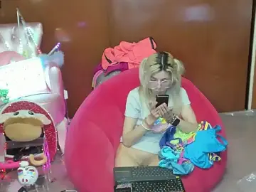 Stripchat Free Porn Cam of Skinygirl