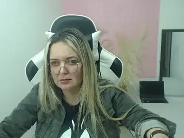 Stripchat Free Porn Cam of samy_vsn