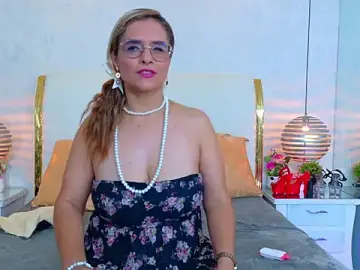 Stripchat Sex Cam of MarilynVega1