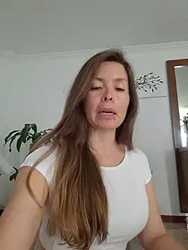 Stripchat Live Sex Cam of karina_warthon