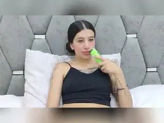 Xlovecam Sex Cam of CarlaCorinas