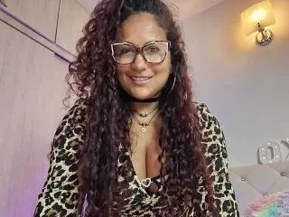 Xlovecam Sex Chat of YiyaHot69