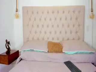 Xlovecam Nude Webcam of MichelleVain