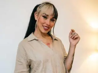 Xlovecam Live Sex Cam of LunaLindaHot