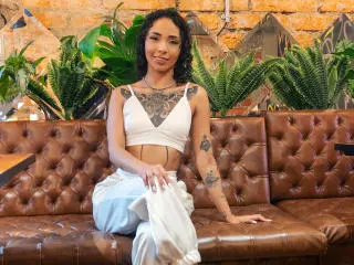 Xlovecam Live Sex Cam of SilvanaXOwen