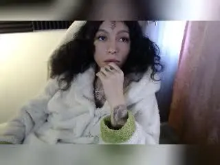 Xlovecam Sex Cam of LaurieRzz