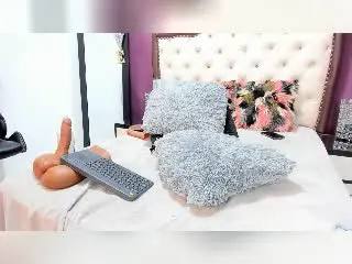Xlovecam Private Sex Chat of ZenyaEbony