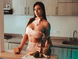Xlovecam Live Sex Cam of YelineMourine